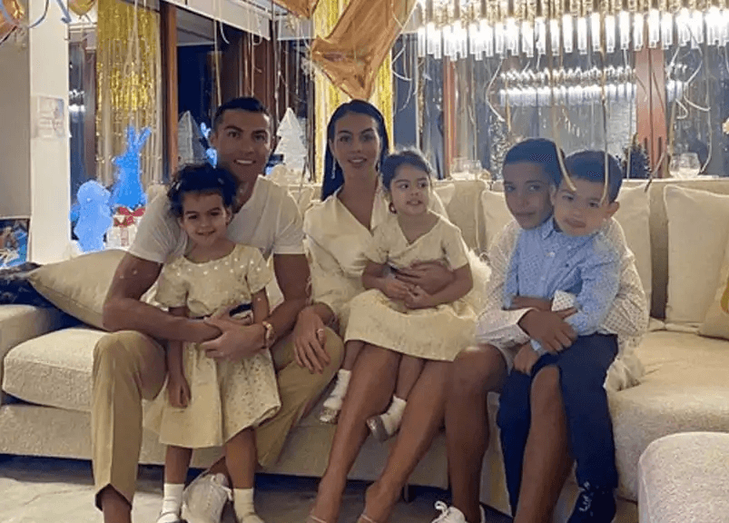 Ronaldo đạt cột mốc ấn tượng trên mạng xã hội vào năm mới