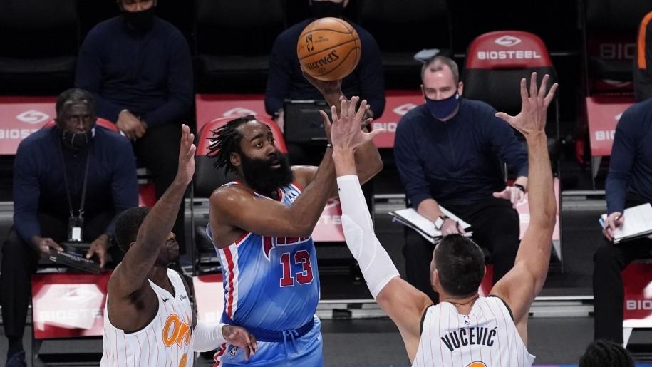 Kevin Durant chưa hài lòng với màn ra mắt đỉnh cao của James Harden