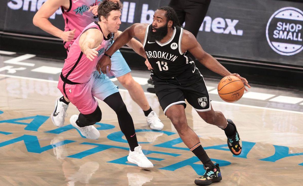 Kevin Durant và Kyrie Irving sa sút, James Harden ra tay giải cứu Nets