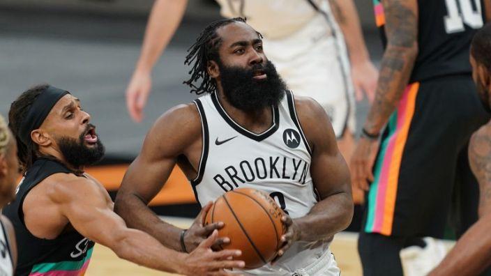 Triple-double của James Harden giải cứu Brooklyn Nets trong hiệp phụ
