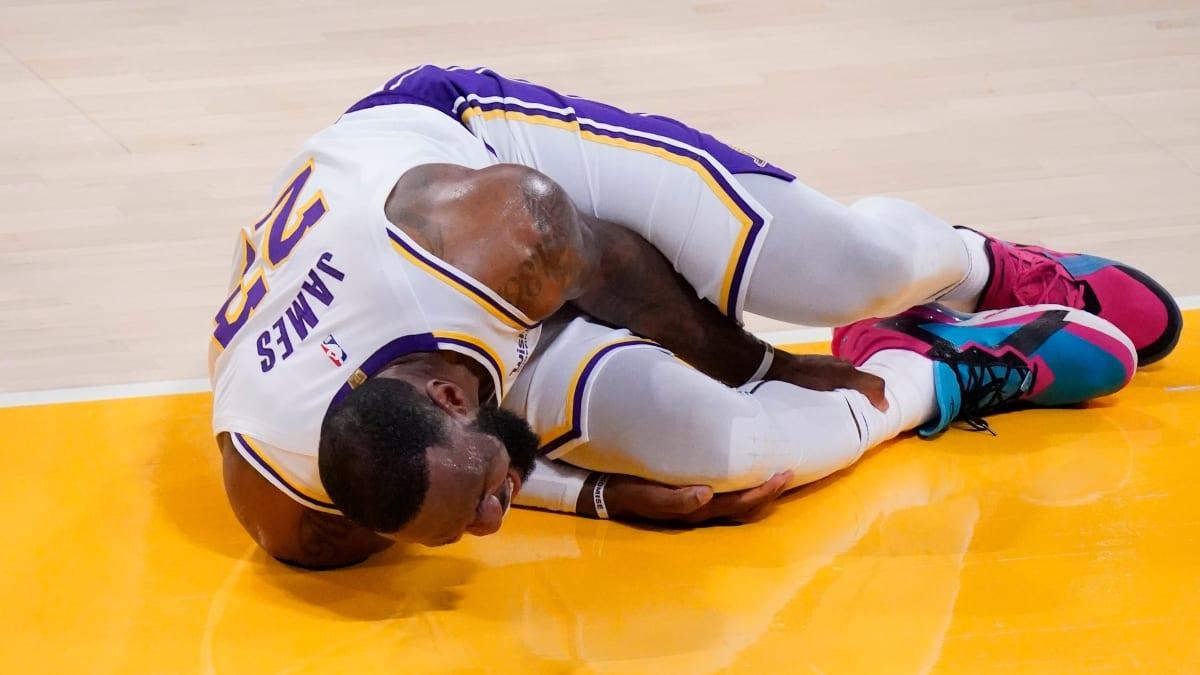 NÓNG: Cập nhật chấn thương của LeBron James! NHM thở phào?