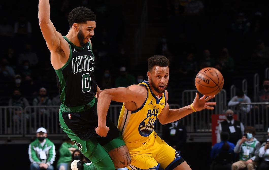 Jayson Tatum so tài đỉnh cao với Stephen Curry, Celtics cùng GSW rượt đuổi nghẹt thở