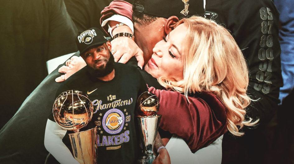 Bà chủ Lakers gây tranh cãi khi đưa LeBron vào "Top 5 huyền thoại Lakers"