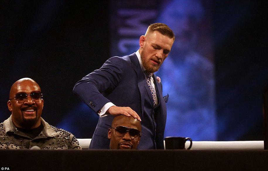 Conor McGregor chế giễu vụ việc Floyd Mayweather Jr và Jake Paul: Kiếm hàng thật mà đánh