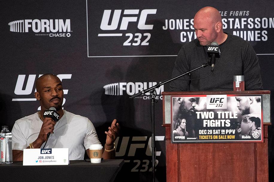 Jon Jones từ chối ý tưởng của Dana White: "Tôi lên hạng nặng để tranh đai"
