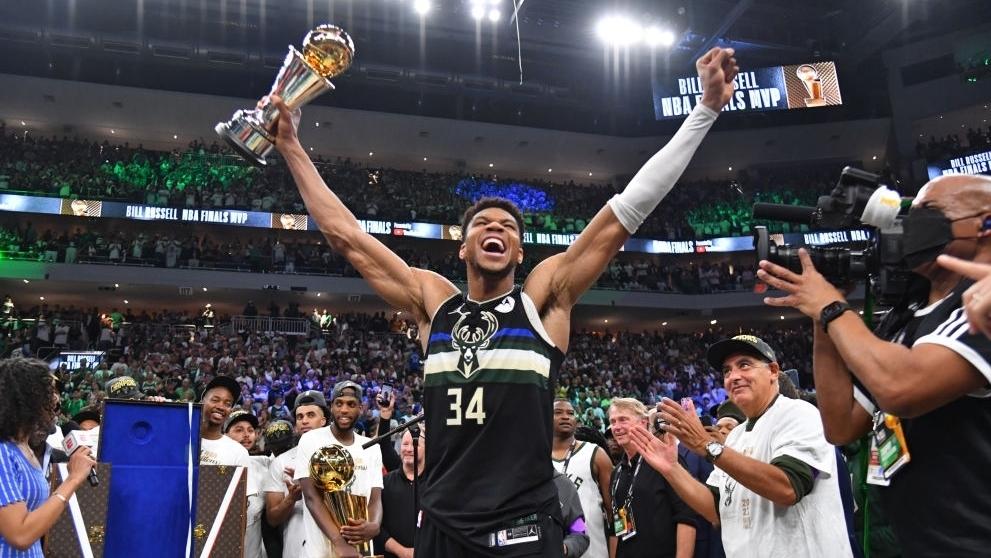 Giannis Antetokounmpo: "Cảm ơn Milwaukee đã tin tưởng tôi"