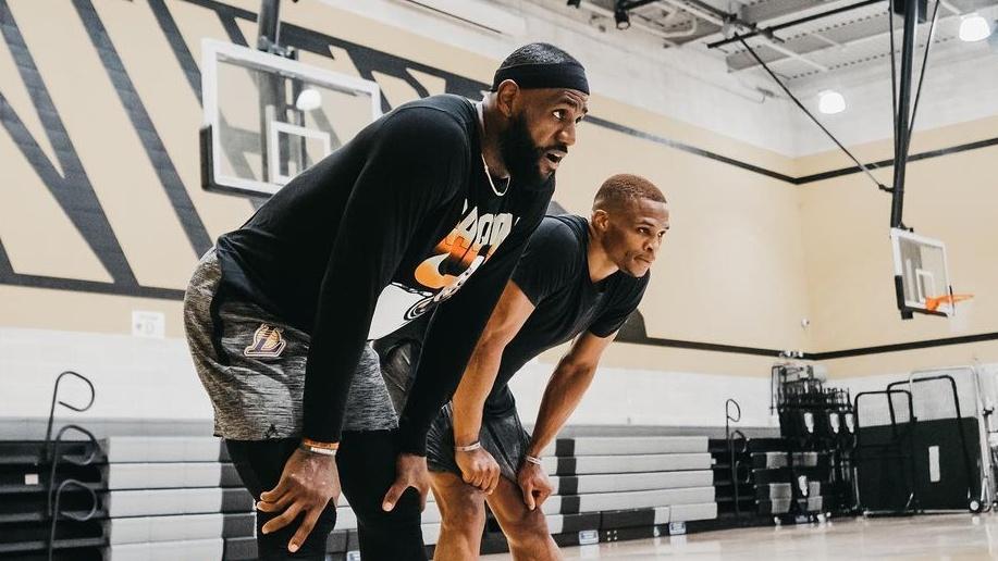 LeBron James và Russell Westbrook tập cùng nhau trước cả khi Lakers hội quân