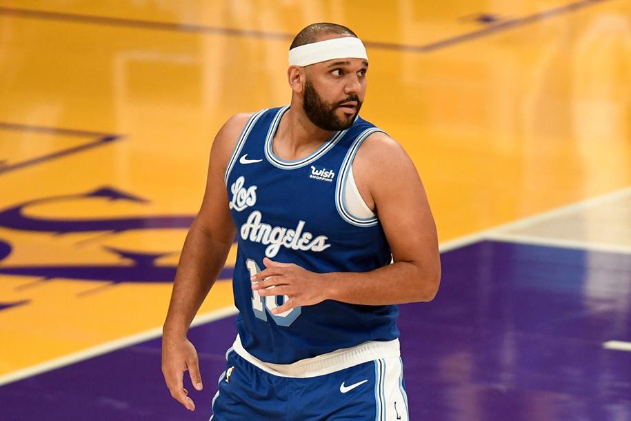 LeBron, Davis xung đột với LA trong việc giữ chân Jared Dudley