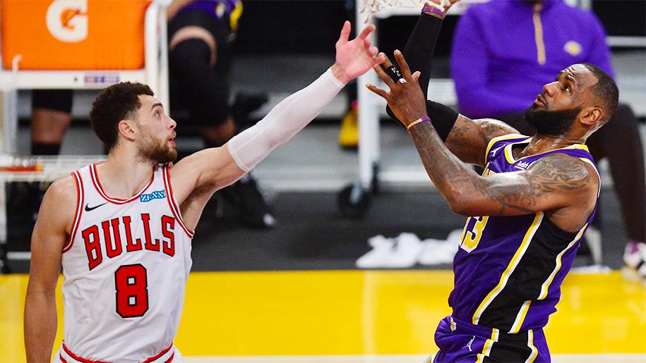 Zach LaVine chính thức “về đội” của LeBron James