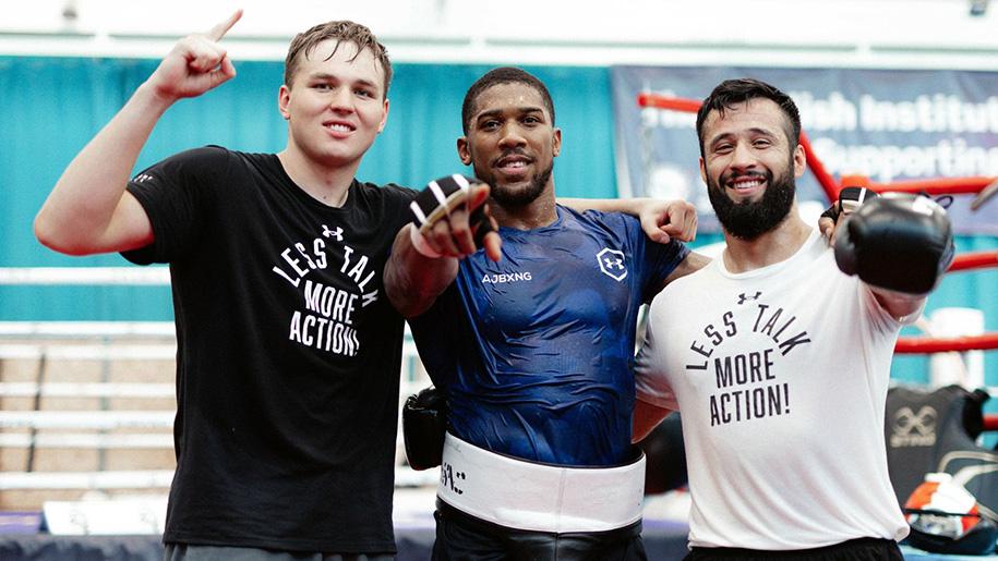 Anthony Joshua xử lý cơn ác mộng tìm bạn tập cho trận đấu Oleksandr Usyk như thế nào?