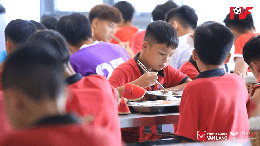 Dinh dưỡng ngày Tết: Cầu thủ nên ăn uống như thế nào để duy trì phong độ?