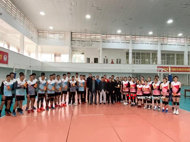 Lãnh đạo Liên đoàn Bóng chuyền Việt Nam thăm, động viên, giao nhiệm vụ cho hai ĐTQG chuẩn bị SEA Games 31