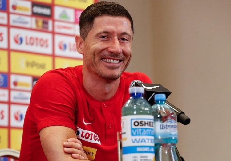 Lewandowski hành động chuyên nghiệp với Bayern để chuyển tới Barca