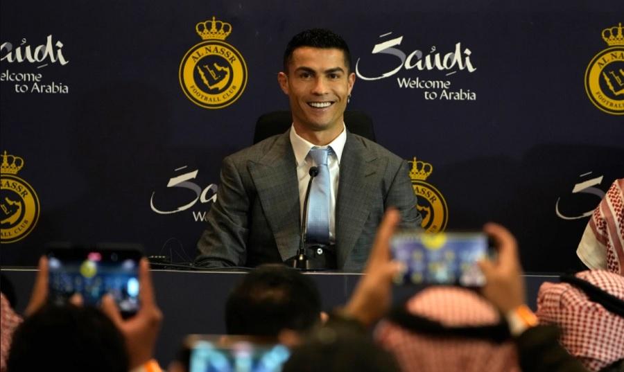 Ra mắt Al Nassr, Ronaldo hé lộ về những đề nghị “trên khắp thế giới”
