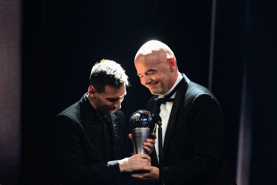 Benzema gửi “thông điệp” tới FIFA bằng đăng thành tích năm 2022