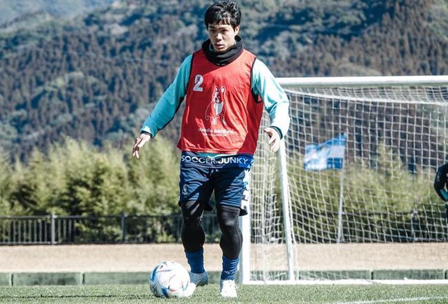 Công Phượng thành “người thừa”, Yokohama FC chìm nghỉm dưới đáy