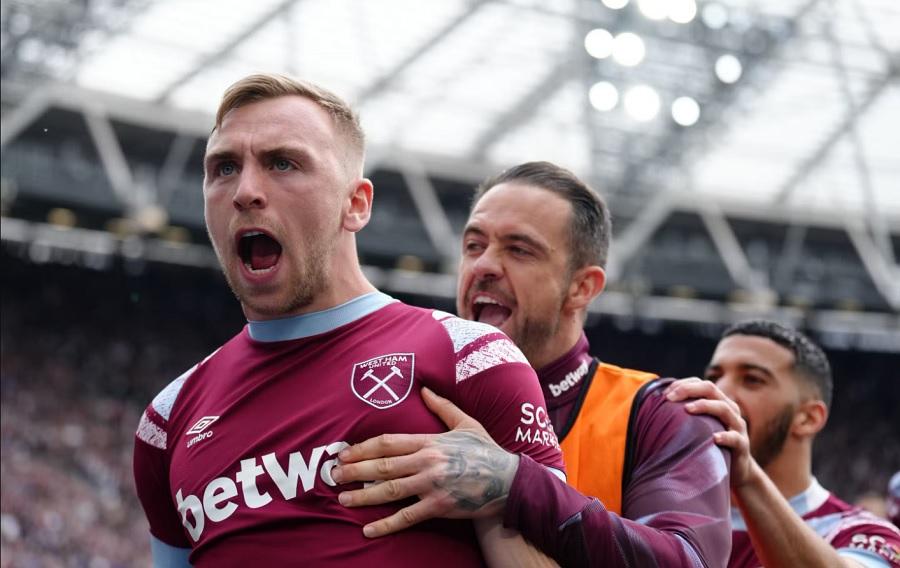 Saka sút hỏng phạt đền, Arsenal chịu bi kịch trong vòng 2 phút