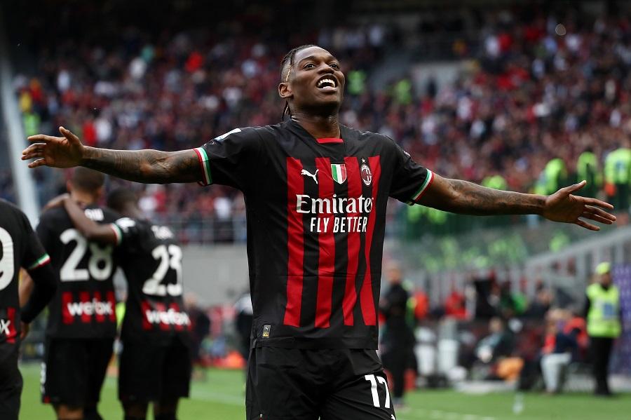 Leao ghi nhiều bàn thắng nhất sự nghiệp, Milan bắt kịp Top 4
