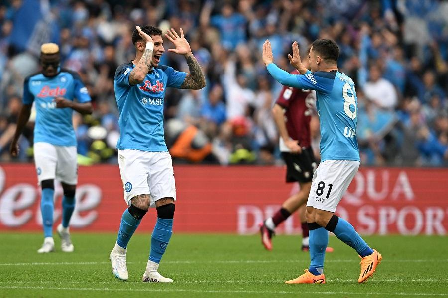 Napoli phải hoãn ăn mừng vô địch Serie A một cách khó tin