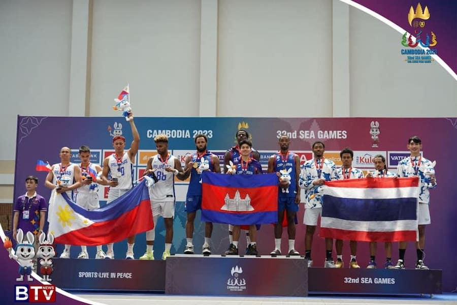 Cầu thủ bóng rổ Campuchia chỉ trích đội nhà sau tấm HCV SEA Games 32 lịch sử