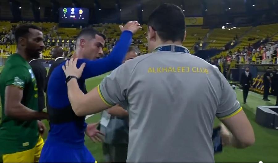 Ronaldo lại có hành động giận dữ khi Al Nassr bị cầm hoà