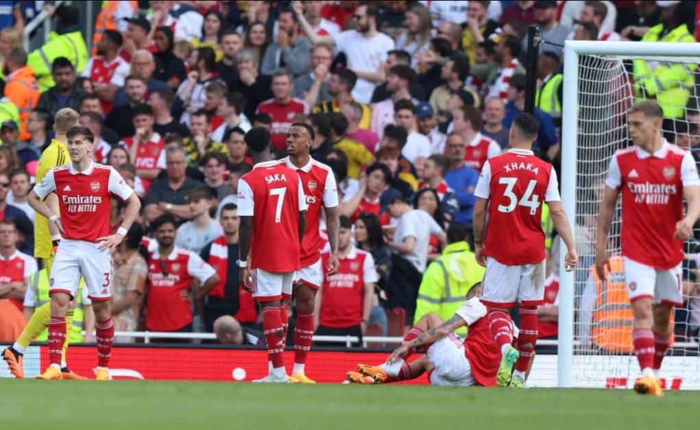 Giấc mơ vô địch của Arsenal kết thúc sau trận thua bạc nhược