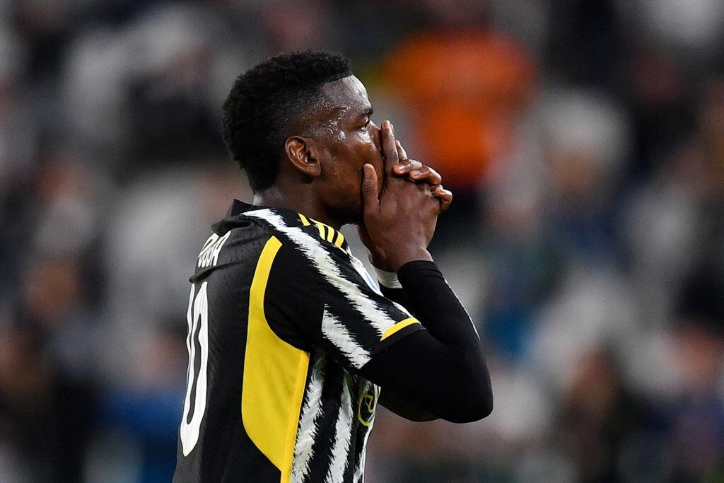 Ác mộng tiếp tục ập đến với Pogba sau 22 phút