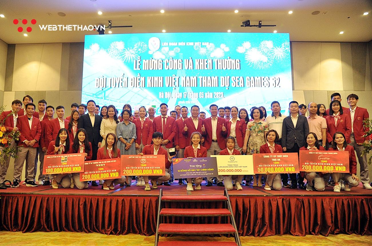 Đội tuyển điền kinh Việt Nam và Nguyễn Thị Oanh nhận thưởng hơn 4 tỷ đồng cùng xe ô tô, nhắm tới ASIAD 19