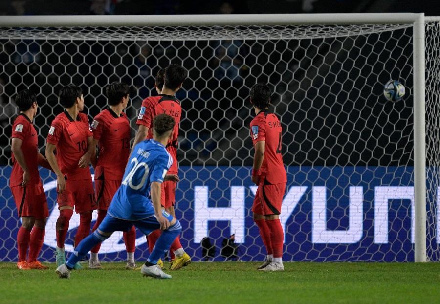 Pafundi là ai khi lập siêu phẩm sút phạt đưa Italia vào chung kết U20 thế giới?