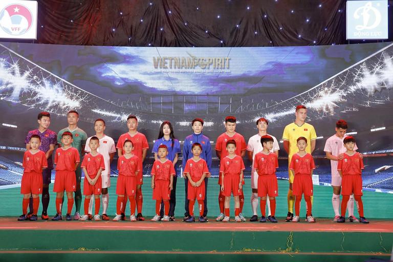 Đội tuyển Việt Nam dự Asian Cup với trang phục mới