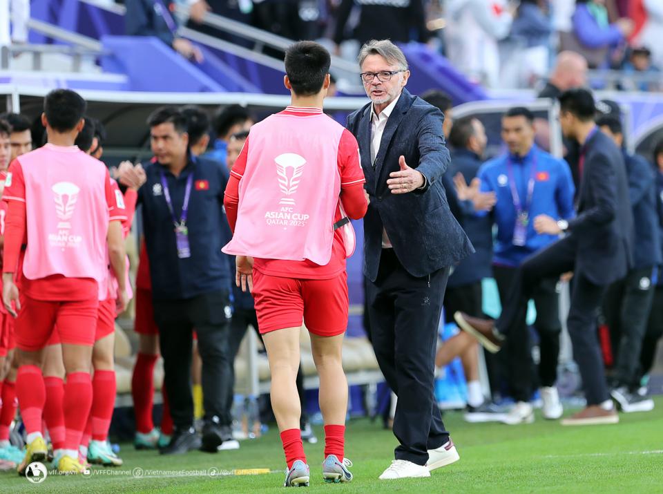 HLV Troussier than Việt Nam thiếu tiền đạo giỏi, họ thể hiện ra sao ở V.League?