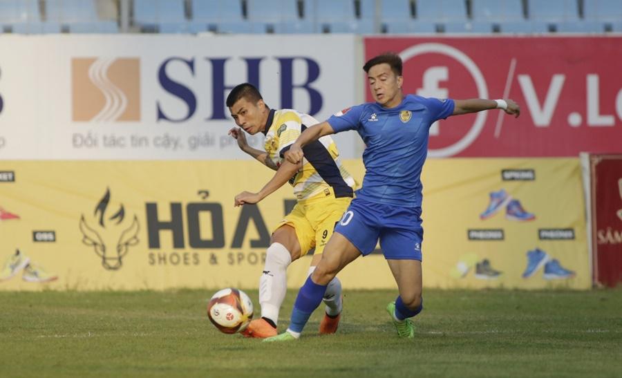 HAGL và Quảng Nam níu chân nhau ở cuộc đua trụ hạng V.League