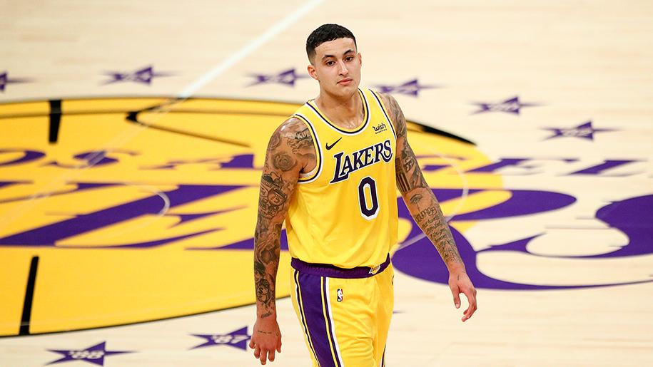 Nhà vô địch NBA Kyle Kuzma thích thú với vòng 4 điểm ở giải bóng rổ Philippines