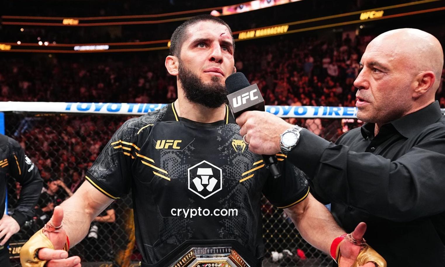 Islam Makhachev tiết lộ cuộc nói chuyện khiến anh bỏ đai vô địch UFC