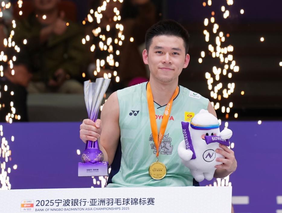 Kunlavut Vitidsarn lại ghi danh vào lịch sử Cầu lông Thái Lan tại giải Vô địch châu Á 2025
