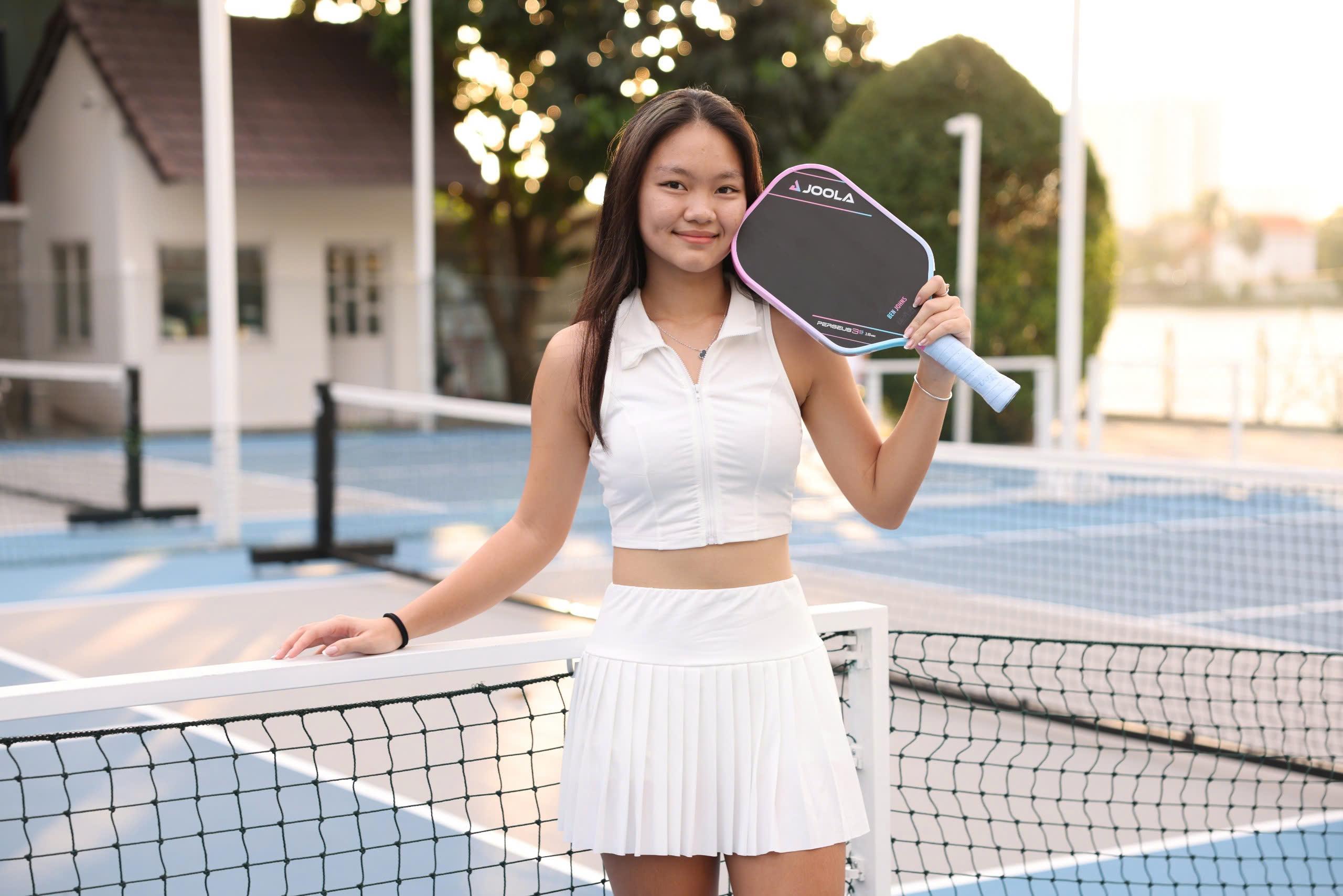 Tay vợt 17 tuổi Jolie Lam tạo ấn tượng từ quần vợt sang pickleball