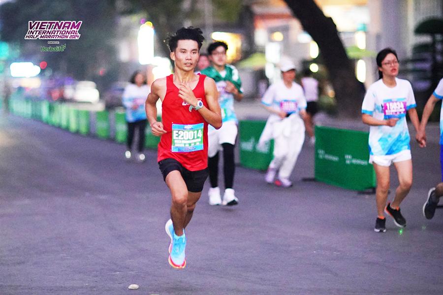Chàng trai Lào hứa học tiếng Việt, hẹn ngày trở lại săn huy chương Giải Bán Marathon Quốc tế Việt Nam tài trợ bởi Herbalife