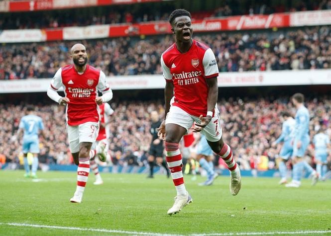 Saka giúp Arsenal chấm dứt 560 phút đau khổ trước Man City