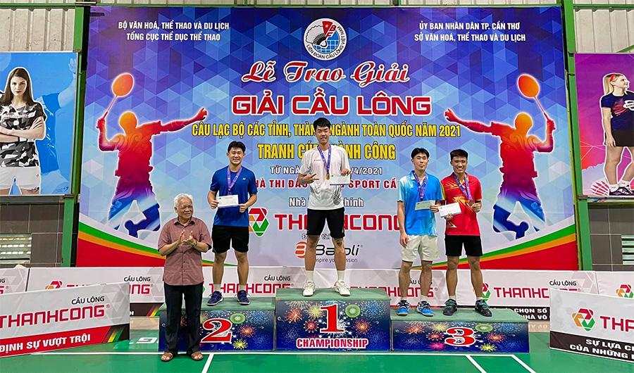 Lê Đức Phát chinh phục đơn nam giải cầu lông CLB toàn quốc 2021
