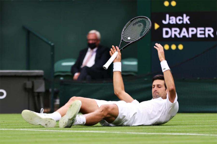 Kết quả tennis Wimbledon mới nhất: Tsitsipas thua sốc, Djokovic mất set!