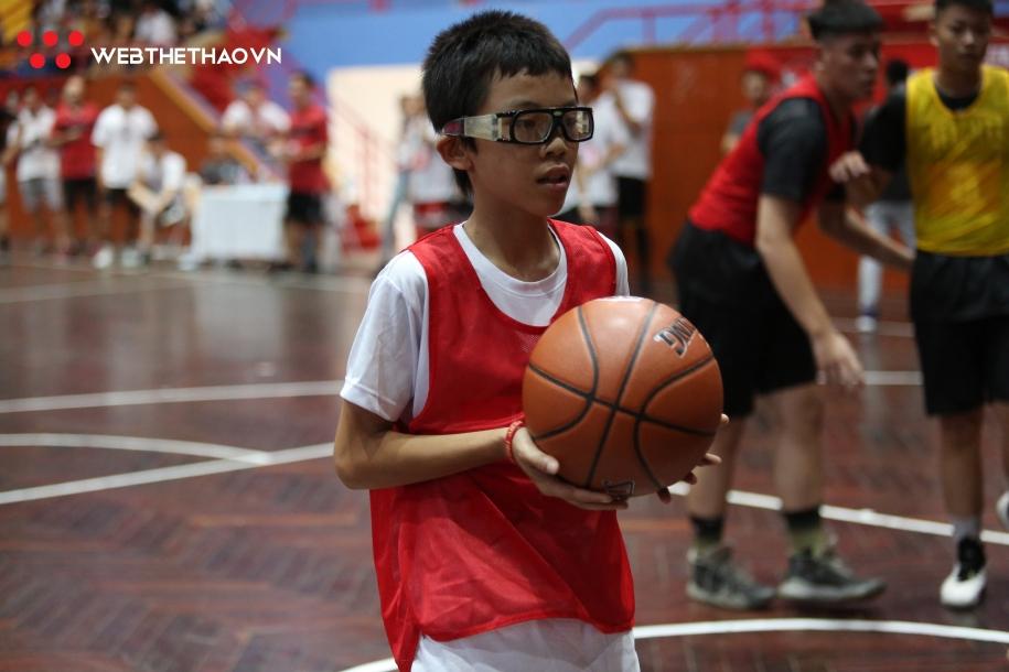 Cậu bé 13 tuổi phá đảo từ TripleD tới Try Out Thang Long Warriors