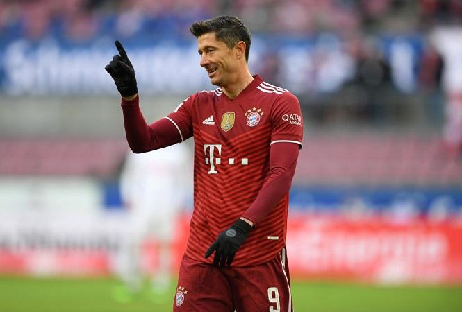 Lewandowski cán mốc 300 bàn sau khi lập hat-trick đáng nhớ