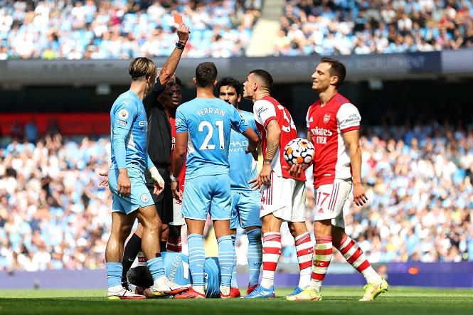 Arsenal với chuỗi trận thua kinh hoàng trước Man City