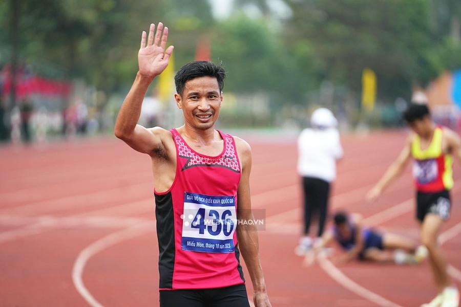 Nguyễn Văn Lai “còng lưng gánh chỉ tiêu”, 13 năm vô địch quốc gia chạy 5000m