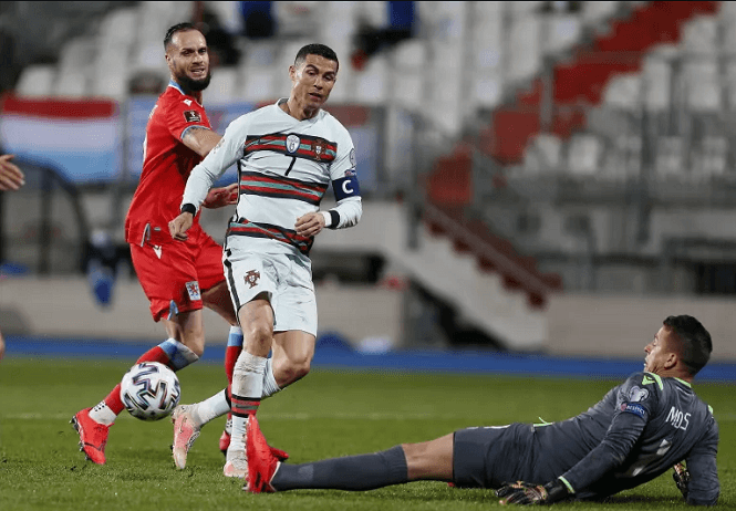 Cristiano Ronaldo chấm dứt cơn khô hạn bàn thắng với Bồ Đào Nha