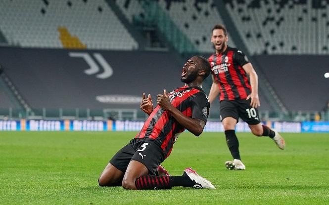 Hậu vệ AC Milan bật nhảy cao hơn Cristiano Ronaldo khi ghi bàn