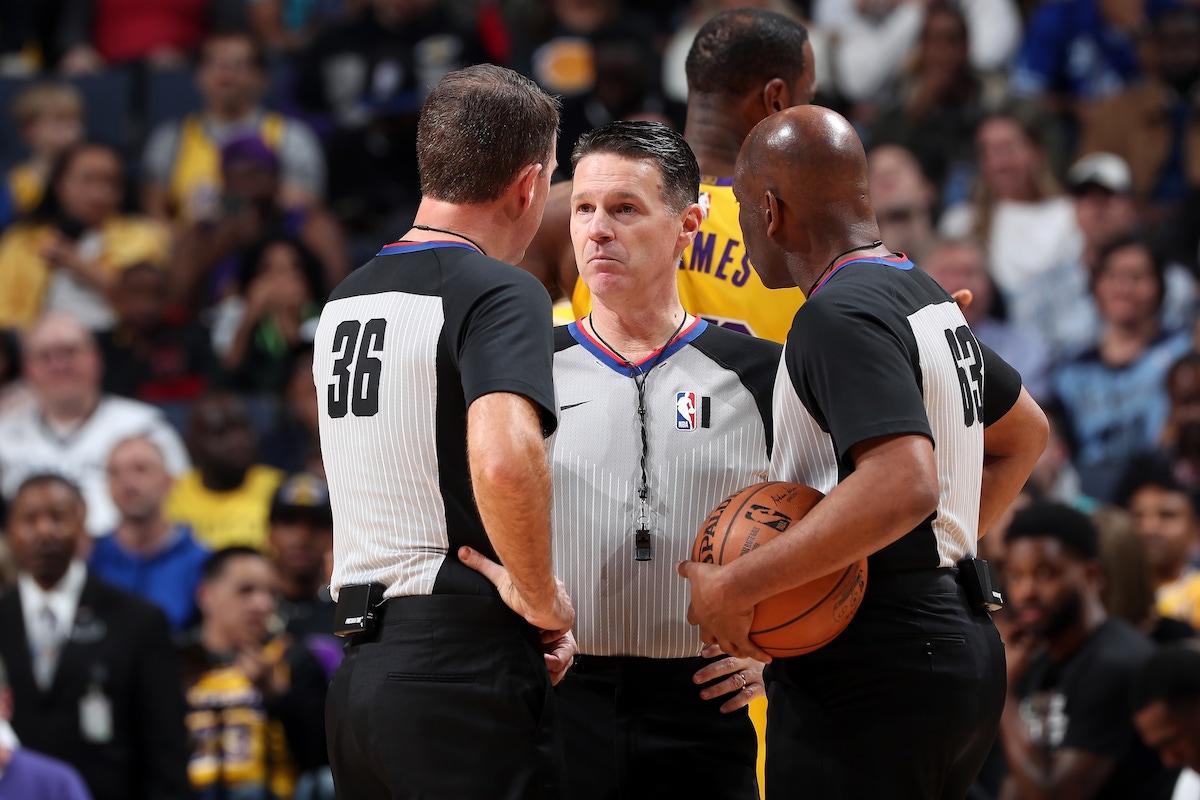 NBA trả lương trọng tài bao nhiêu so với mặt bằng chung thế giới?