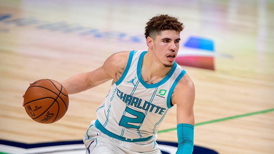 LaMelo Ball tiếp tục chơi tốt: Đã đến lúc lên đội hình xuất phát?