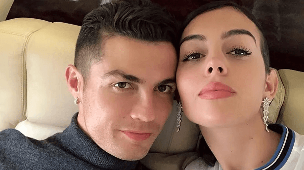 Phòng khách nhà Ronaldo gây choáng ngợp về mức độ sang trọng