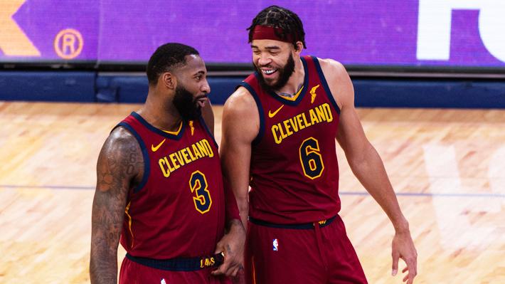 Xem ngay: Pha bóng tấu hài đỉnh cao của Andre Drummond khiến đồng đội bất lực